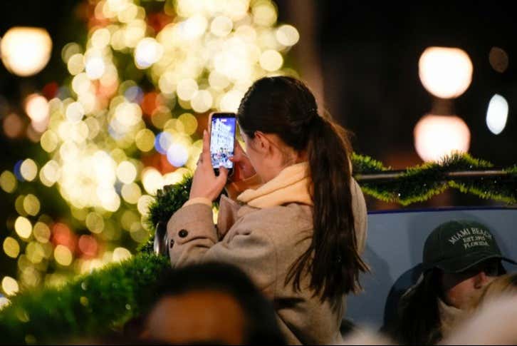 Haciendo fotos desde el bus navideño