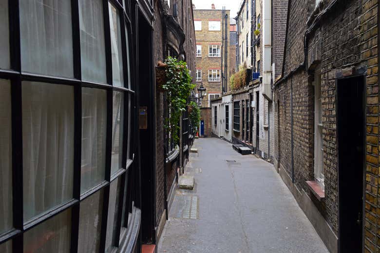 See where Knockturn Alley was inspired