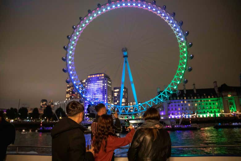 London Eye illuminato di sera