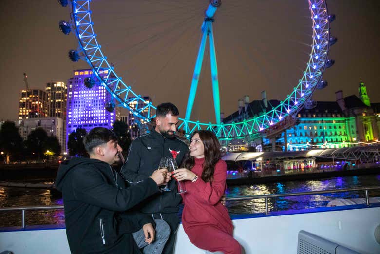Momento foto com o London Eye iluminado