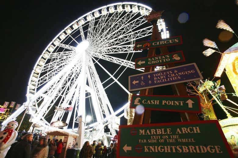 La noria en uno de los mercados navideños