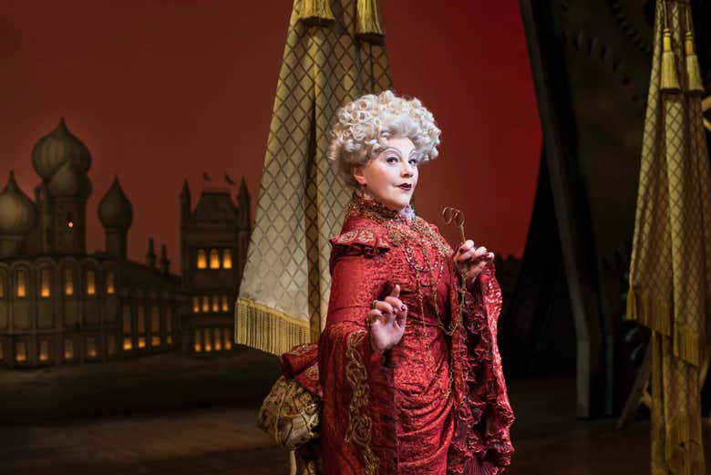 Madame Morrible svela i segreti del potere a Oz