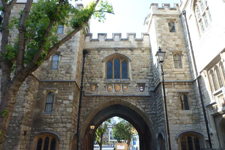 Une porte fortifiée fréquentée par Shakespeare