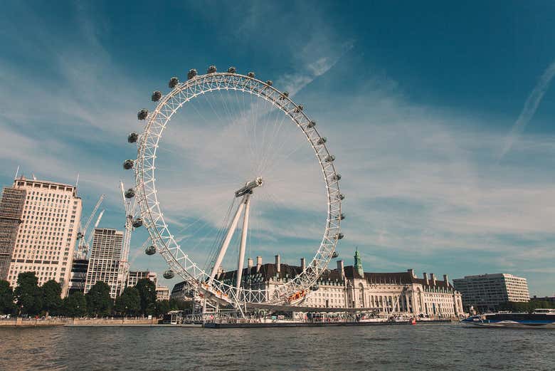 El London Eye desde el Támesis
