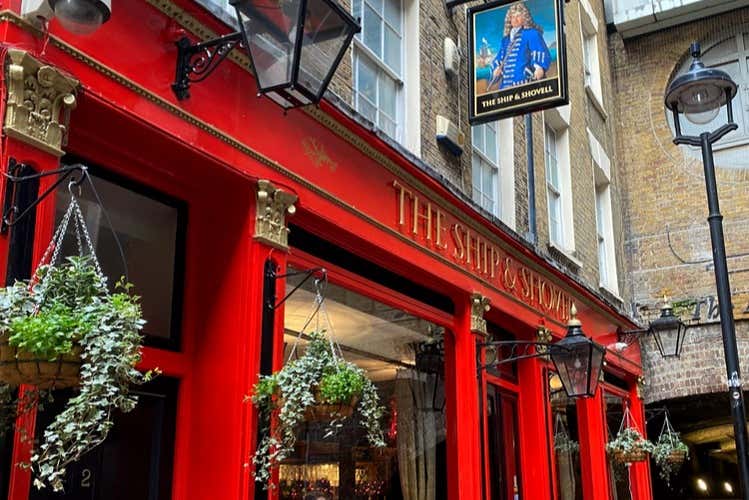 Durante il tour dei pub storici di Londra