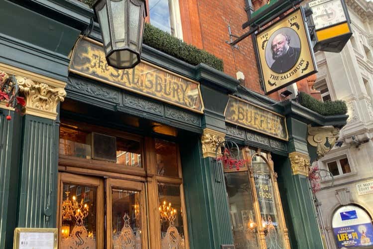 Visitando vari locali di Londra
