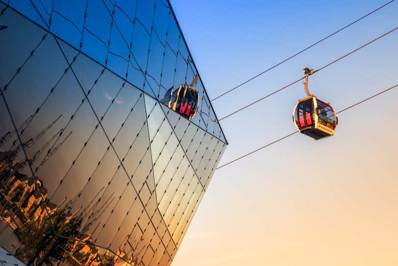 Ride above the city of London at sunset