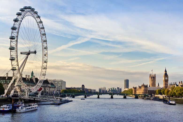 The London Eye all'alba