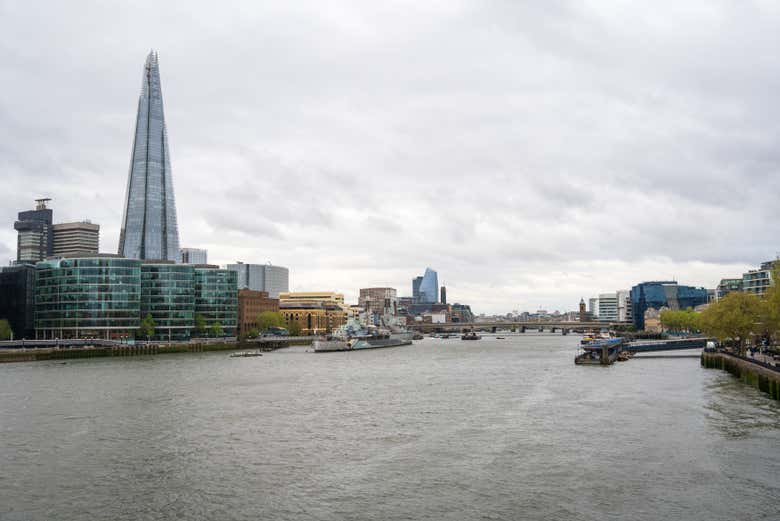 The Shard junto al Támesis
