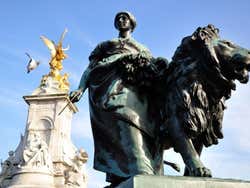 Buckingham Palace, Victoria Memorial
