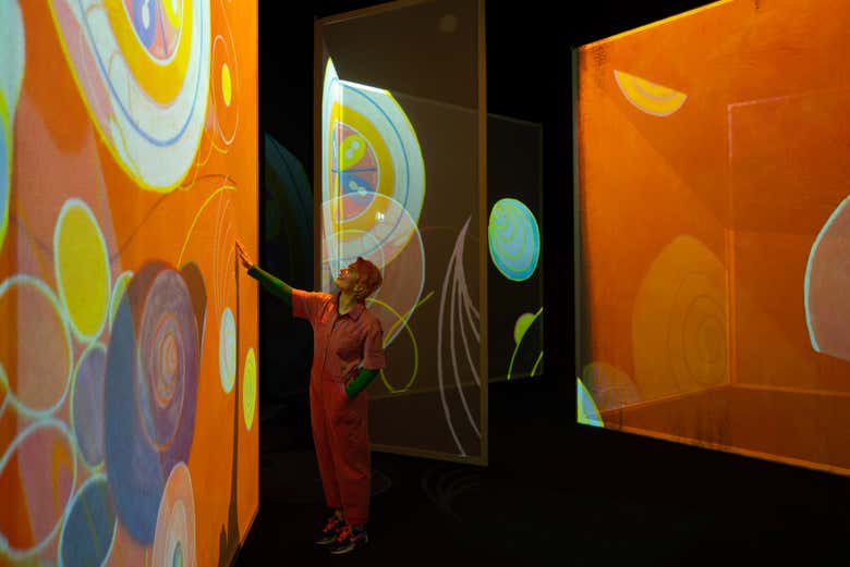 Toccando un quadro di Hilma af Klint