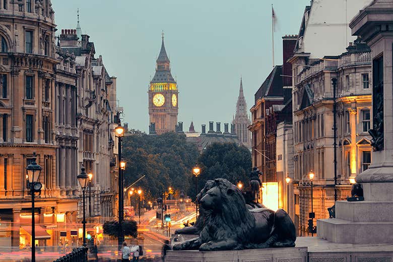 Los leones de Trafalgar Square y el Big Ben al fondo