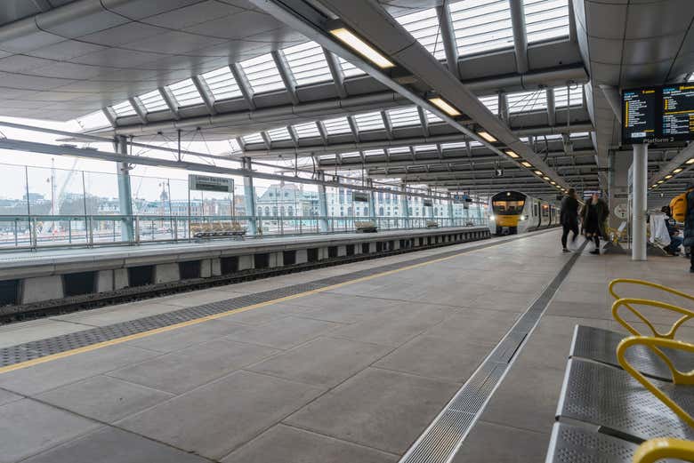 El Luton Thameslink llegando a la estación de Londres