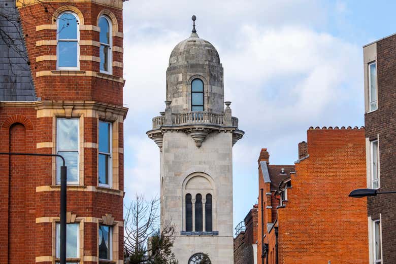 Vista de la torre de Cadogan Hall desde Sloane Square