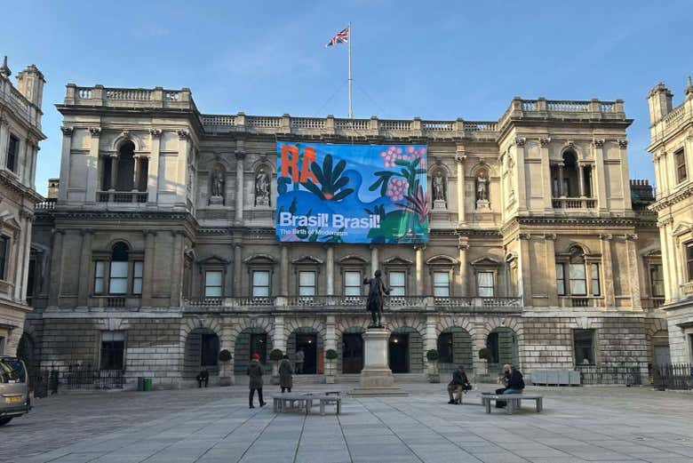 Nos encontraremos frente a la Royal Academy