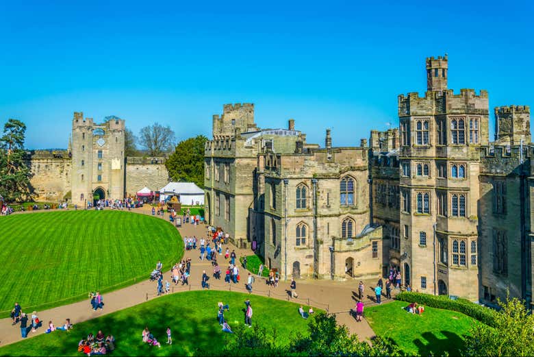 ¡Conoceréis un castillo británico increíble!