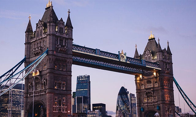 vaso Maryanne Jones Monarca Tower Bridge - Opening times, tickets and location in London