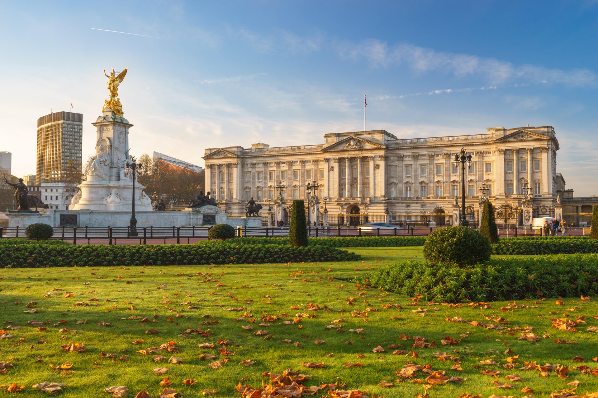 Buckingham Palace & Grounds Tour