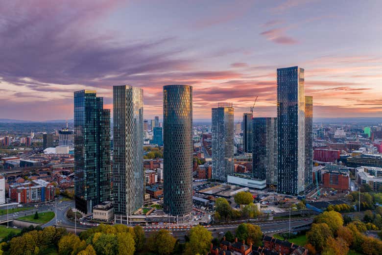 Les gratte-ciels de Manchester au coucher de soleil