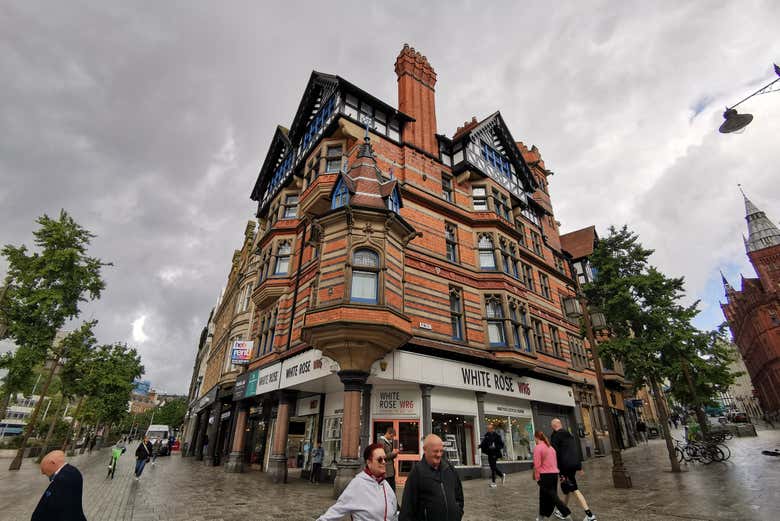 Admiraremos la bonita arquitectura victoriana de la ciudad