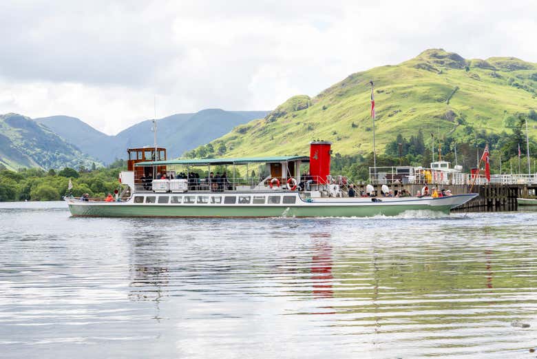 Paseando en el barco histórico por el corazón del Lake District