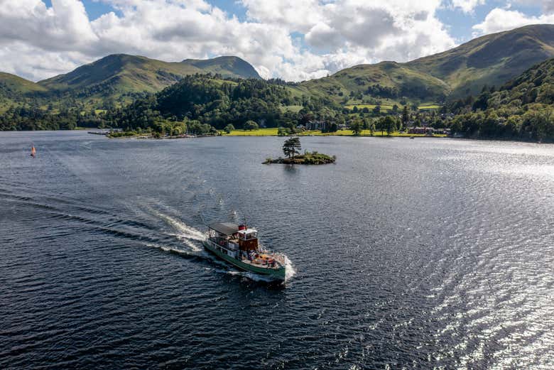 Navegando entre as montanhas no lago Ullswater