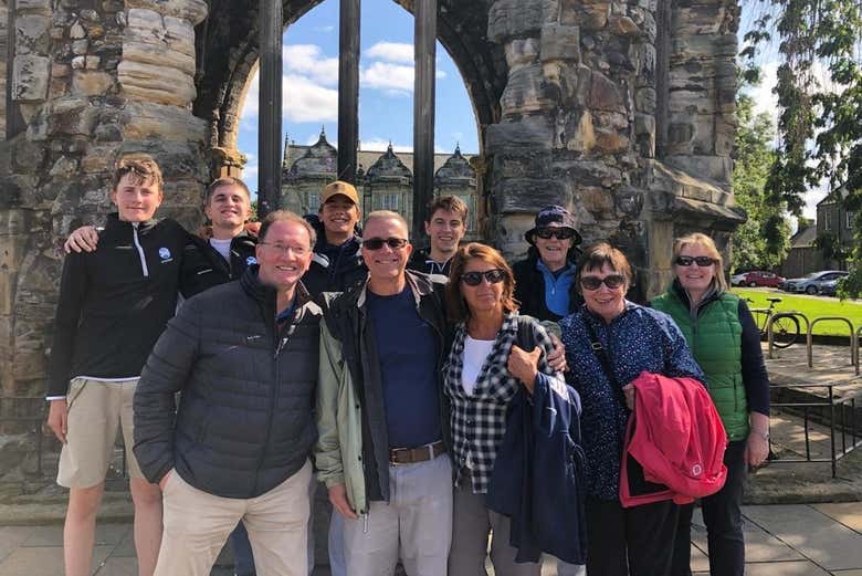 Posando durante la visita guiada por Saint Andrews