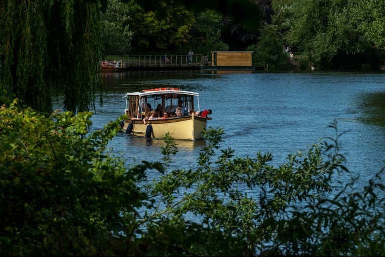 El barco a lo largo del río Avon