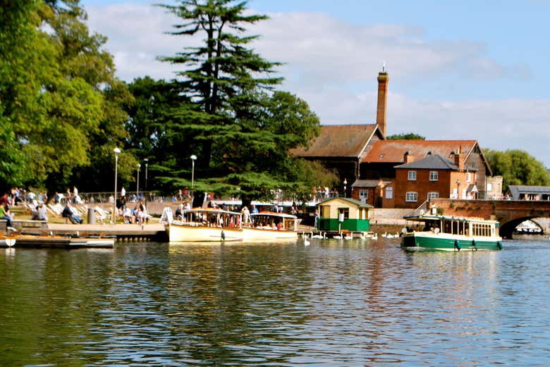Vistas de Stratford-upon-Avon desde el río Avon