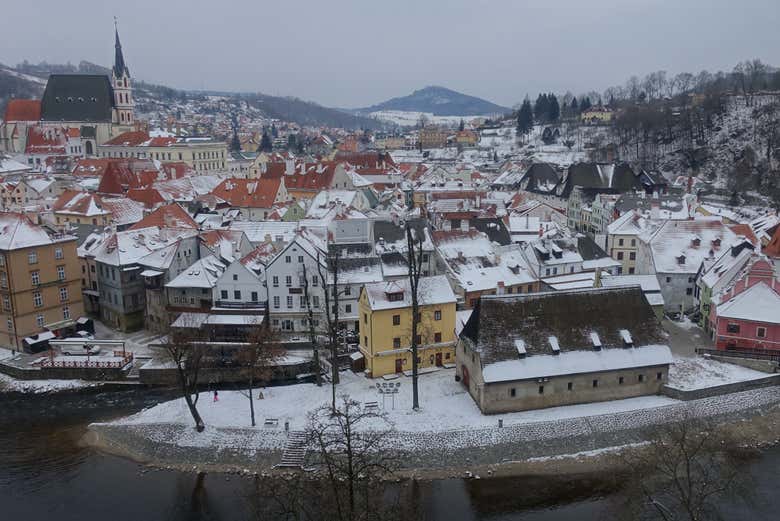 Český Krumlov bajo la nieve