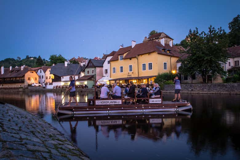 Balade en bateau traditionnel sur la Vltava