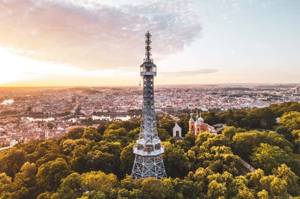 Entradas para la Torre de Petřín y el Laberinto de Espejos