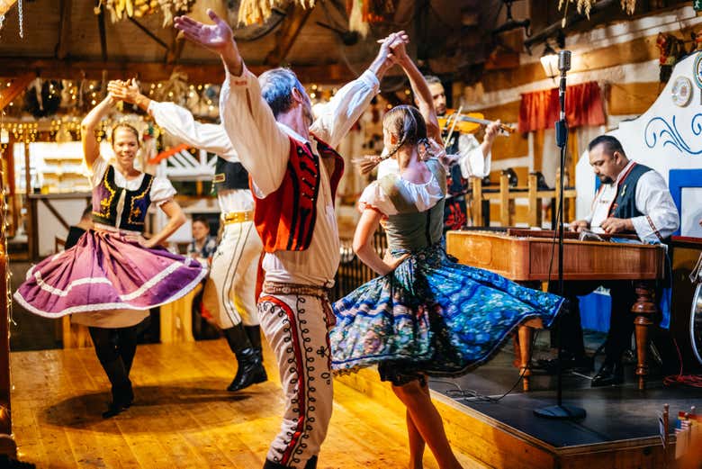 Bailarines durante el espectáculo