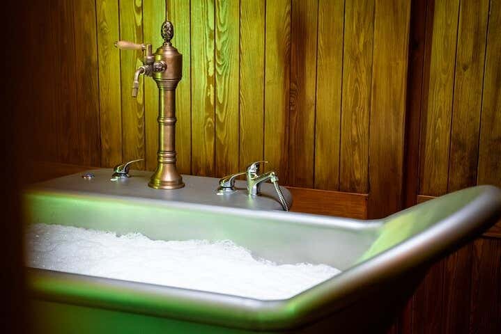 Banheira preparada para relaxar