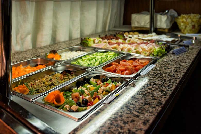 Cena buffet en el barco