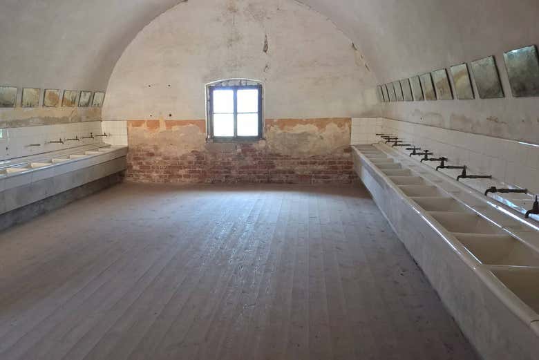 Baños del campo de concentración