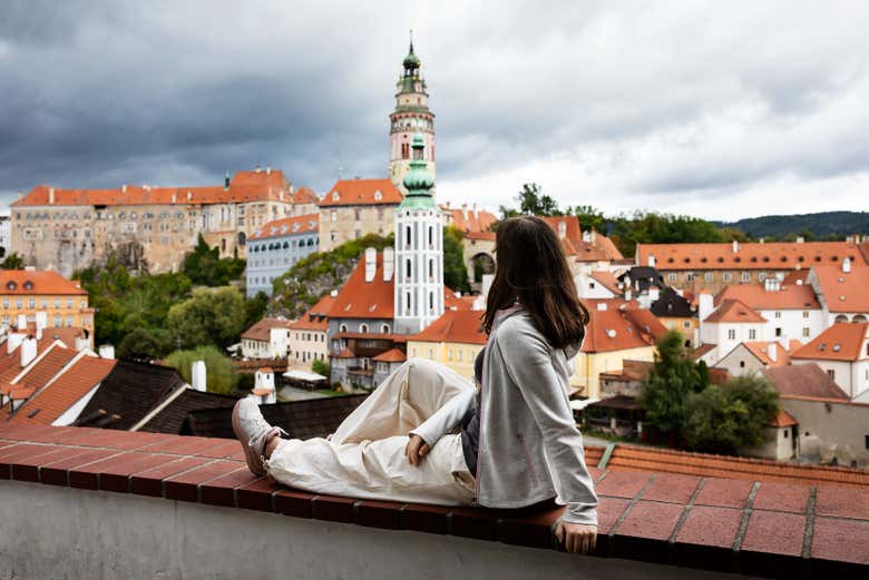 Admirando los paisajes de Český Krumlov