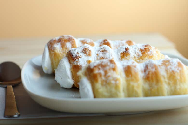 Enjoy a delicious kremrole