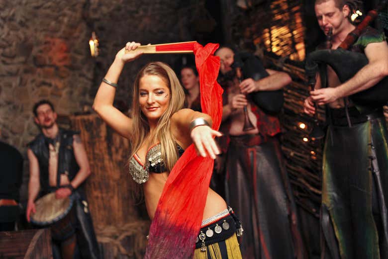 Danza medieval en la taberna de Praga