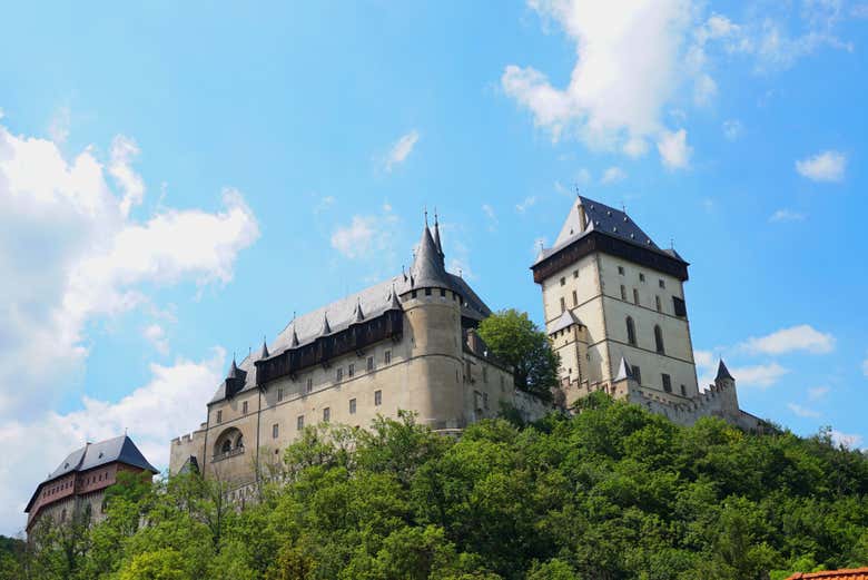 La fortaleza de Karlštejn fue mandada construir por Carlos IV