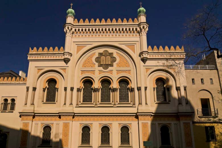 La façade de la synagogue espagnole 
