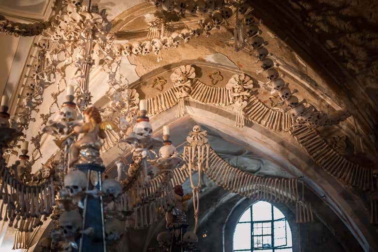 Intérieur de la chapelle funéraire de Tous-les-Saints