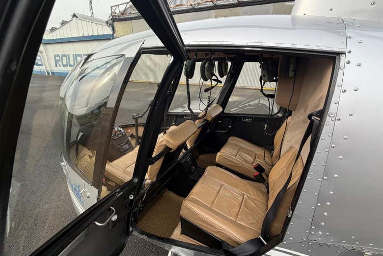 Interior del helicóptero con el que sobrevolaremos Terezín