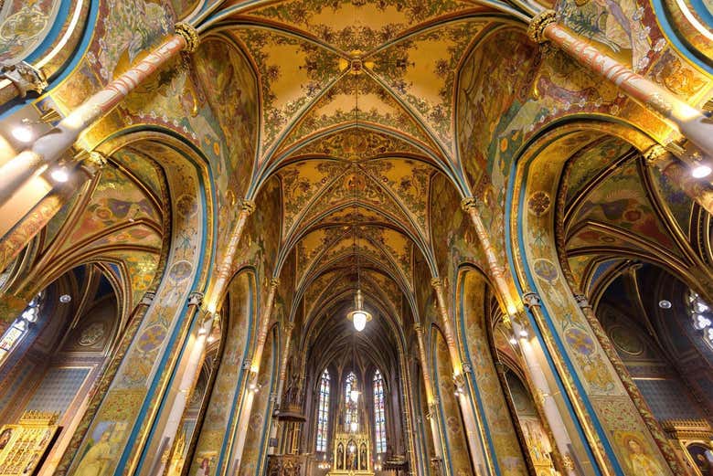 Interior de la basílica de San Pedro y San Pablo