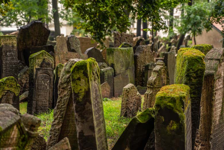 Visitez le cimetière juif