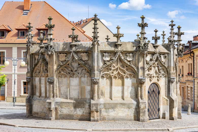 See this impressive fountain