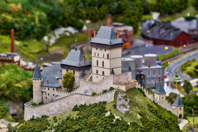 Las maquetas reproducen icónicos monumentos checos
