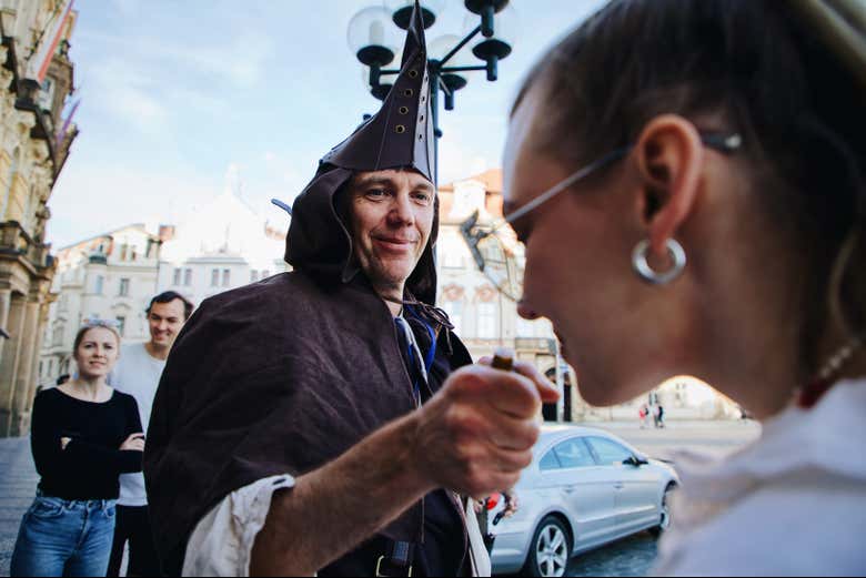 Conoceréis al médico de la peste durante el tour 