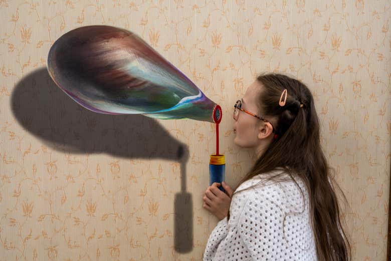 Faites une bulle géante au Musée des illusions