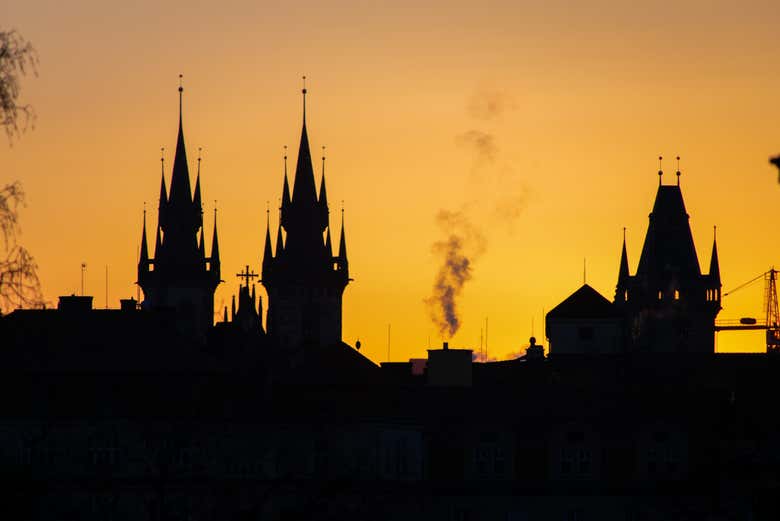 Gli edifici di Praga al tramonto